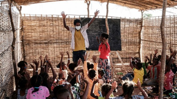 مدرسة في مخيم لاجئين أثيوبين شرق السودان تمنح الأطفال بصيص أمل