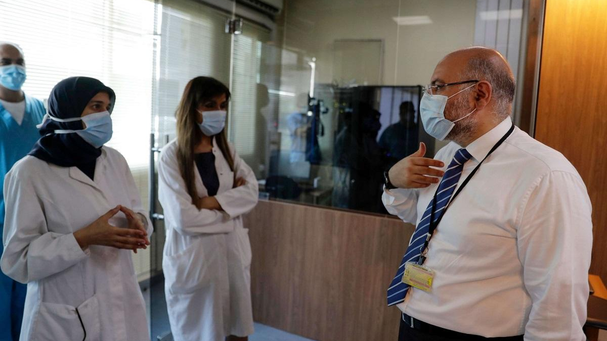 فراس أبيض طبيب لبناني يفوز بثقة الناس في مواجهة كورونا