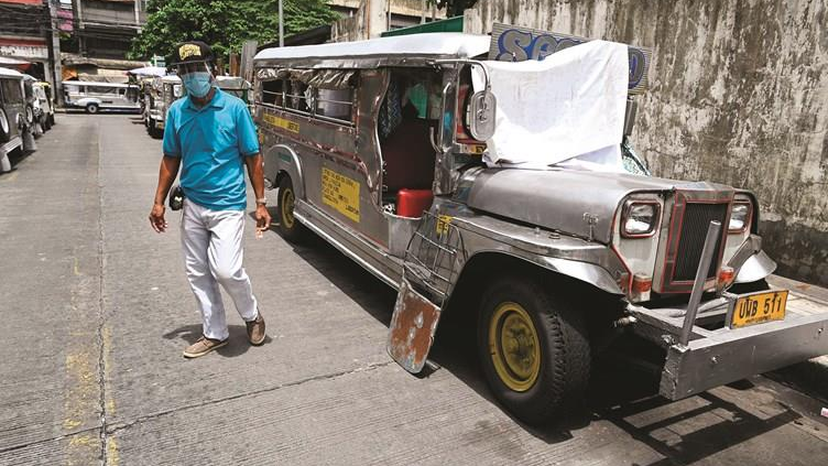 سائقو مركبات "جيبني" في مانيلا مهددون بالجوع بسبب وباء كورونا