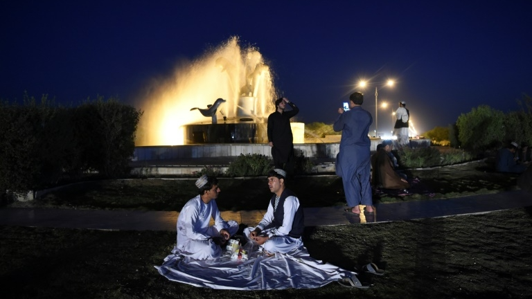 شبان أفغان يخشون عودة قندهار الى أيدي طالبان