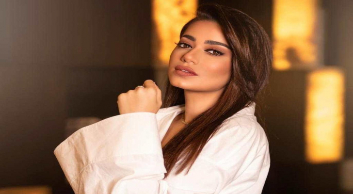 سقوط وإغماء رحمة رياض على السجادة الحمراء - فيديو