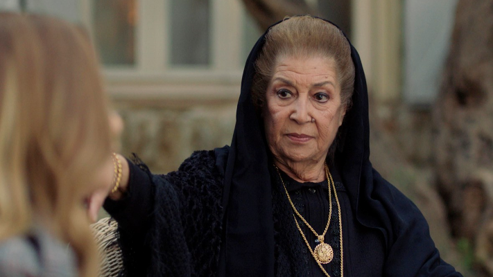 أسرة الهيبة تودع أم جبل في آخر يوم تصوير لها : "يطولنا بعمرك ست منى"