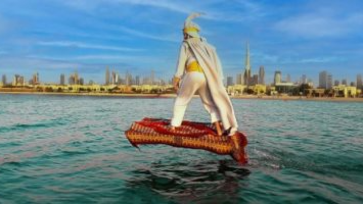 علاء الدين على البساط السحري في دبي - فيديو