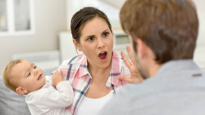 لهذه الأسباب ينفر الزوج من زوجته بعد الولادة