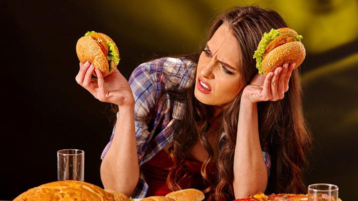 تناول الوجبات السريعة... دون أن يزداد وزنك - فيديو