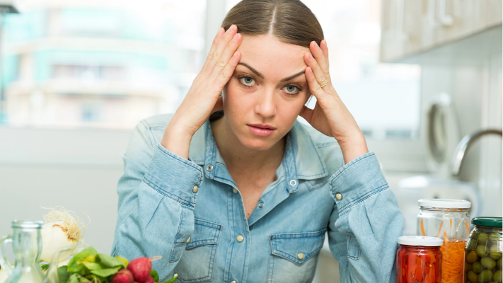 أطعمة تحفز نوبات الصداع النصفي