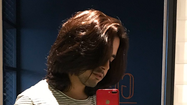 بدر خلف يستعرض حمله ويثير الغضب - صورة