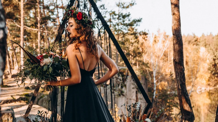 فساتين الزفاف السوداء أحدث صيحات الموضة على جوجل