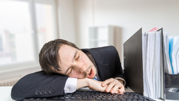 القيلولة اليومية قد تجلب الزهايمر .. دراسة صادمة!