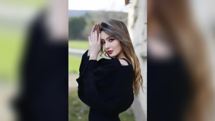 ملكة جمال افريقيا تنظف "كرشة" خروف العيد بملابس جزائرية تقليدية - فيديو