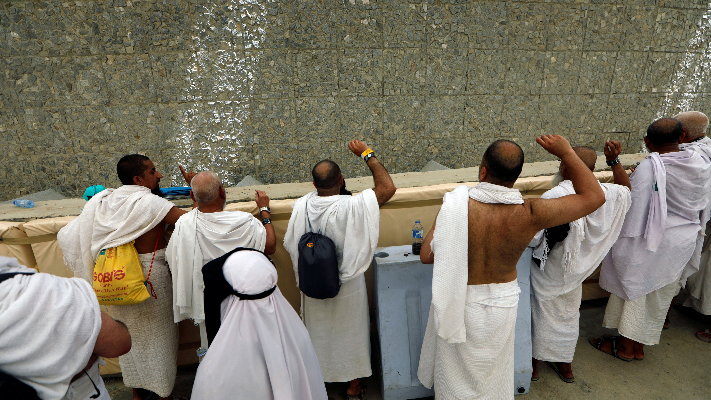 جمرات الحُجاج .. أين تذهب بعد رميها وما مصيرها؟