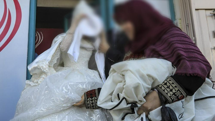 تؤجل زفاف ابنها كرامة للشهداء.. فتكون في قوافلهم في اليوم التالي