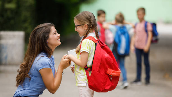 نصائح لـ تعامل الأهل مع عودة أطفالهم للمدرسة - فيديو