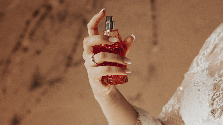 رائحة عطرك المفضلة تبعد عنك الشريك غير المناسب