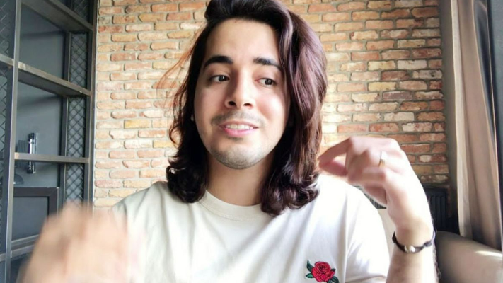 بدر خلف ينهار باكيا بسبب ظهور شاربه ولحيته مرة أخرى - فيديو