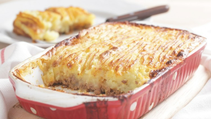 مطبق البطاطا باللحمة والجبنة - فيديو