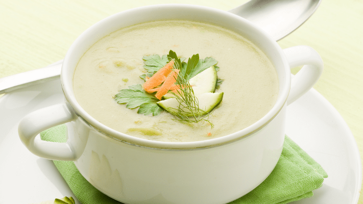 شوربة الكوسا والبطاطا على طريقة الشيف ديما الحجاوي - فيديو