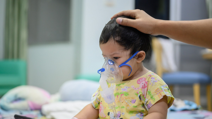 ما هو الفيروس المخلوي التنفسي الذي يصيب الأطفال؟ - فيديو