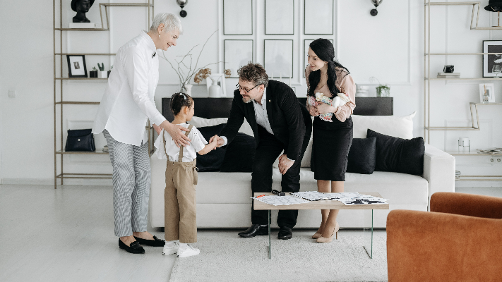 اجتماعات الأهل والمدرسة.. ضمان لتطور طفلك دراسيا - فيديو