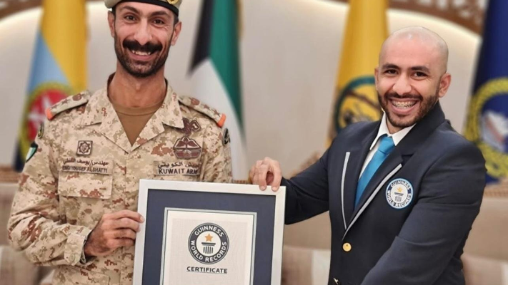 الكويتي يوسف يوسف الشطي يدخل موسوعة غينيس برقم قياسي بالسباحة
