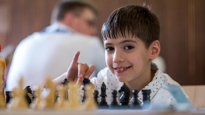 الطّفل السّوري "حسين" يُصبح أصغر لاعب شطرنج في منتخب ألمانيا