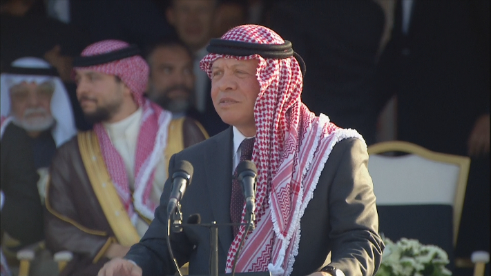 عاطفة الأبوة تغلب على كلمات جلالة الملك في مأدبة عشاء مضارب بني هاشم