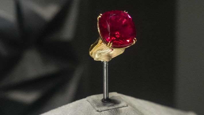 حجر ياقوت يباع بـ 34.8 مليون دولار في نيويورك