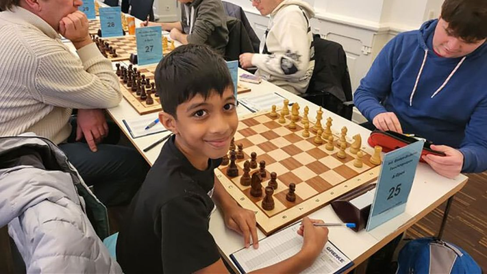 طفل سنغافوري يصنع التاريخ في عالم الشطرنج ويتفوق على أكبر أبطال العالم