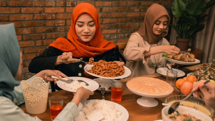 الزوج لا يأكل من طهي زوجته في تايلند .. عادات رمضانية غريبة!
