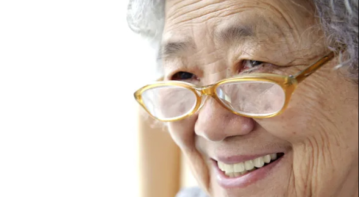 تسلقت الجدار بصورة غير متوقعة .. تسعينية تهرب من دار مسنين