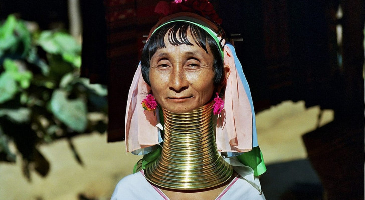 قبيلة النساء الزرافات: جمال المرأة يقاس بطول رقبتها