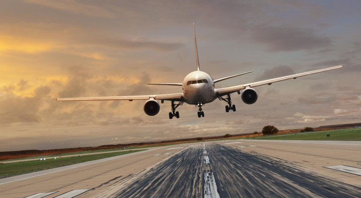 لسبب مقرف .. امرأة تتسبب في هبوط اضطراري لطائرة!