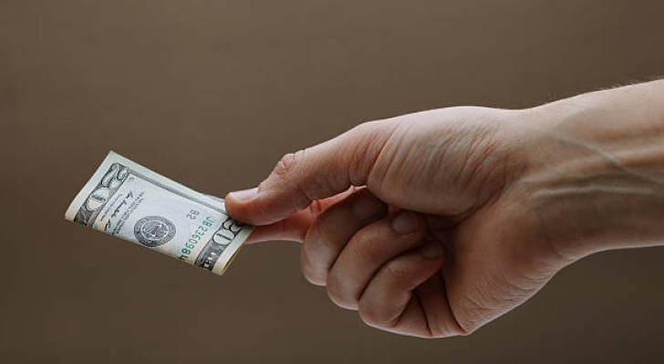 قصة العشرين دولار التي أصبحت مليونا: حكاية حظ لا تصدق!