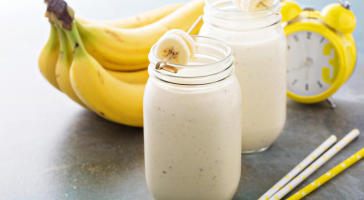 طريقة تحضير عصير الموز مع الحليب .. مشروب لذيذ ومغذي!