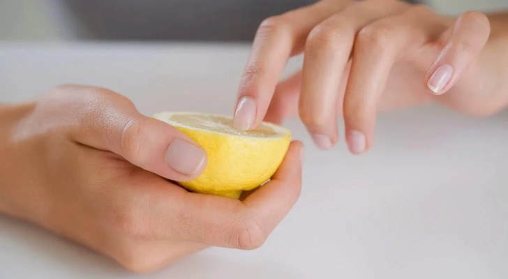 كيفية تحضير ماسك الليمون وزيت الزيتون للأظافر بسهولة في المنزل