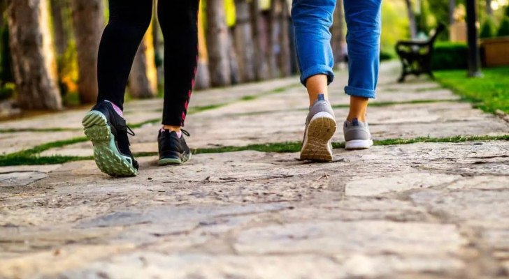 6 فوائد خفية للمشي إلى الخلف ستفاجئك!