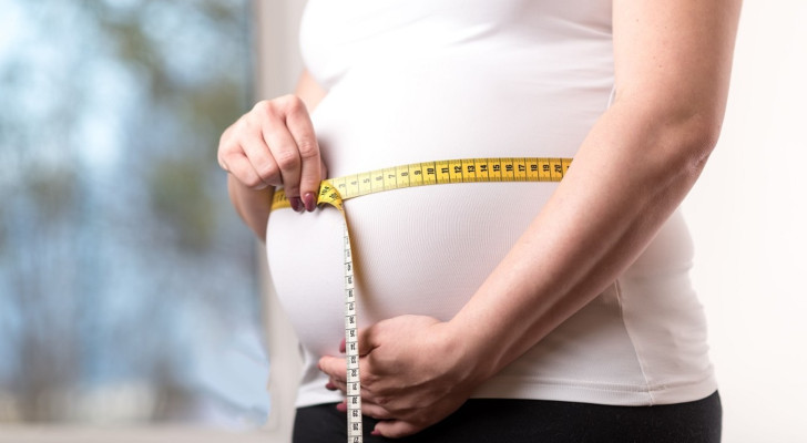 متى يعود جسم الحامل إلى وزنه الطبيعي بعد الولادة؟ إجابة شاملة