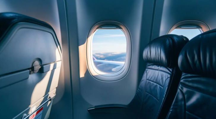 ما هي أفضل المقاعد للبقاء على قيد الحياة عند تحطم الطائرة؟