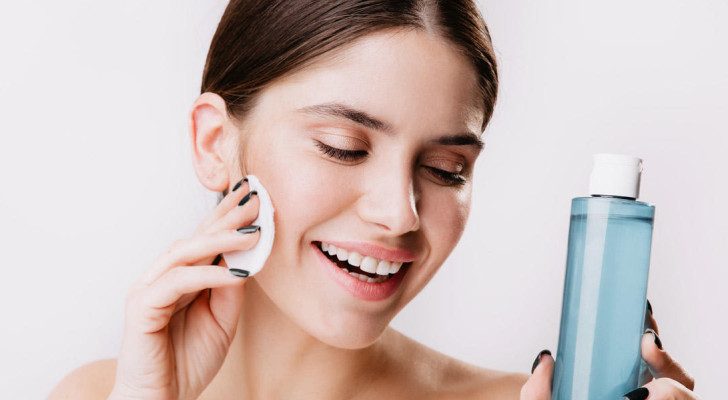 فوائد التونر للبشرة .. كيف يساهم في إشراقة ونضارة وجهك؟