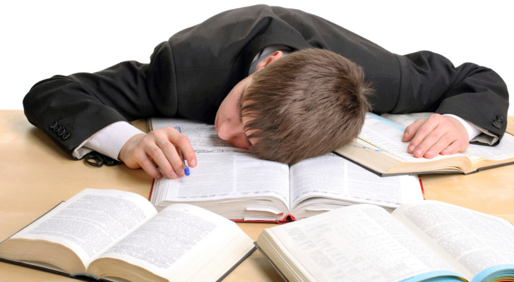 هل تعاني من النعاس أثناء النهار؟ احذر من هذه الأمراض الخطيرة!