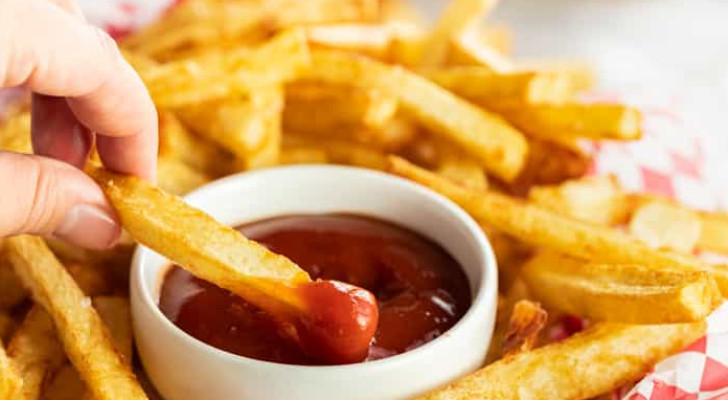 الخبراء يحذرون: الأطعمة المصنعة تسبب تغييرات مقلقة في ملامح وجوه الأطفال!