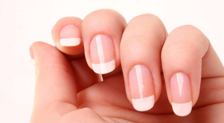 وصفة مذهلة لتقوية الأظافر .. جربيها الآن للحصول على أظافر قوية وصحية!