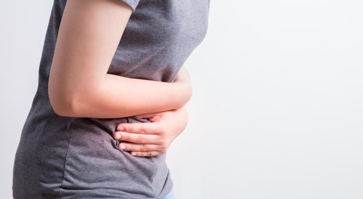 ألم دائم وغثيان مستمر: شابة تتقيأ 60 مرة باليوم .. ما حكايتها؟