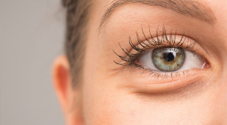 الانتفاخات تحت العين قد تدل على مشاكل لديك .. اكتشفها!