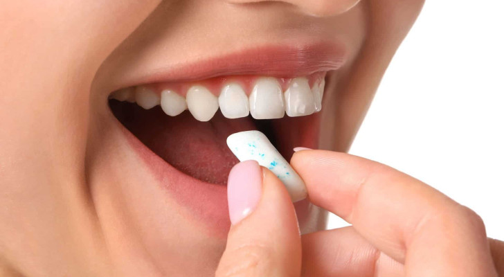 سر مخيف في العلكة.. اكتشاف صادم قد يغير عاداتك!