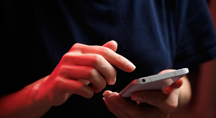 إعدادات بسيطة في هاتفك ستجعلك تبدو أصغر بـ10 سنوات!