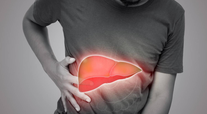 أطعمة شائعة تؤذي الكبد بصمت.. احذروا منها!