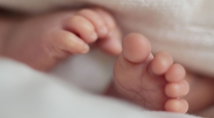 ولادة طفلة "بلا دماغ" في غزة.. وتحذيرات من تزايد تشوه الأجنة بسبب القصف