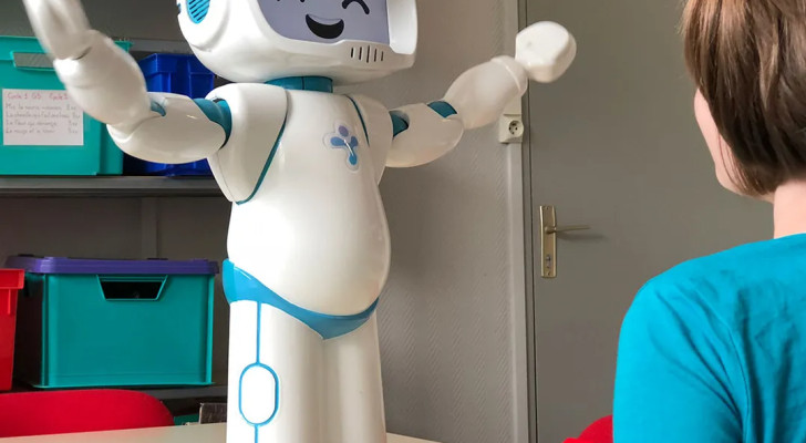 بلمسة من الذكاء الاصطناعي.. الروبوت "NAO" يصادق أطفال التوحد وينمي مهاراتهم!