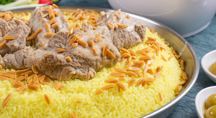 كيف تتخلص من الشعور بالتخمة بعد تناول منسف العيد؟